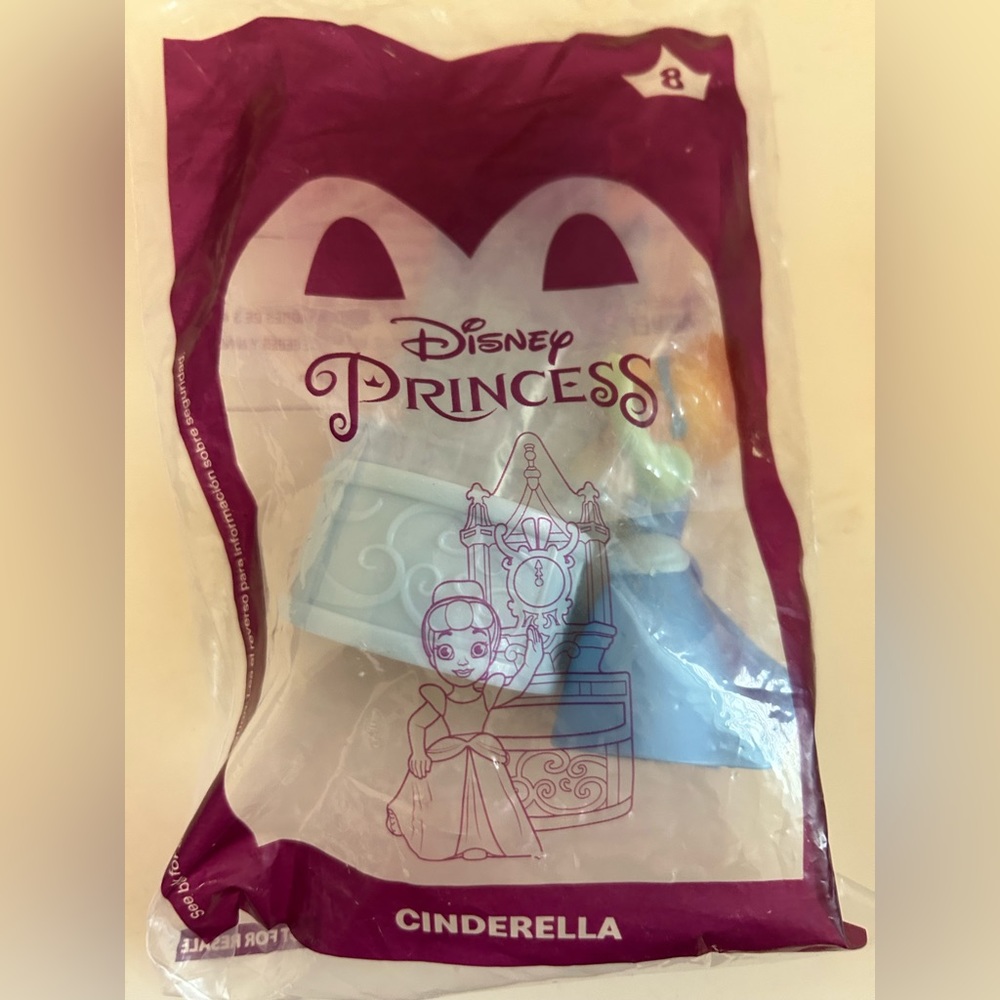 McDonald’s Disney Princess #8 Cinderella Happy Meal Toy 2020. NWT